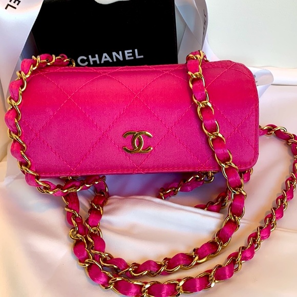 CHANEL 💕 Hot Pink Fuchsia Magenta Barbicore Barrel Vegan Quilted Silk Gold HW - Picture 7 of 16